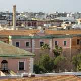 L�ex Manifattura Tabacchi: l�imponente opificio di inizio 900 situato nel quartiere Libert� che per pi� di 50 anni ha reso Bari uno dei principali centri di lavorazione di tabacco del meridione (foto di Antonio Caradonna)